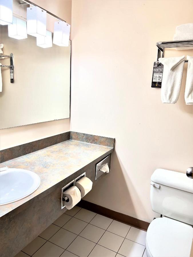 Hotel Super 8 By Wyndham Whitecourt Exteriér fotografie