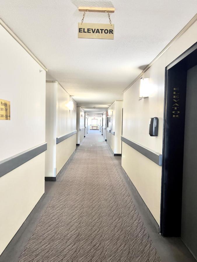 Hotel Super 8 By Wyndham Whitecourt Exteriér fotografie