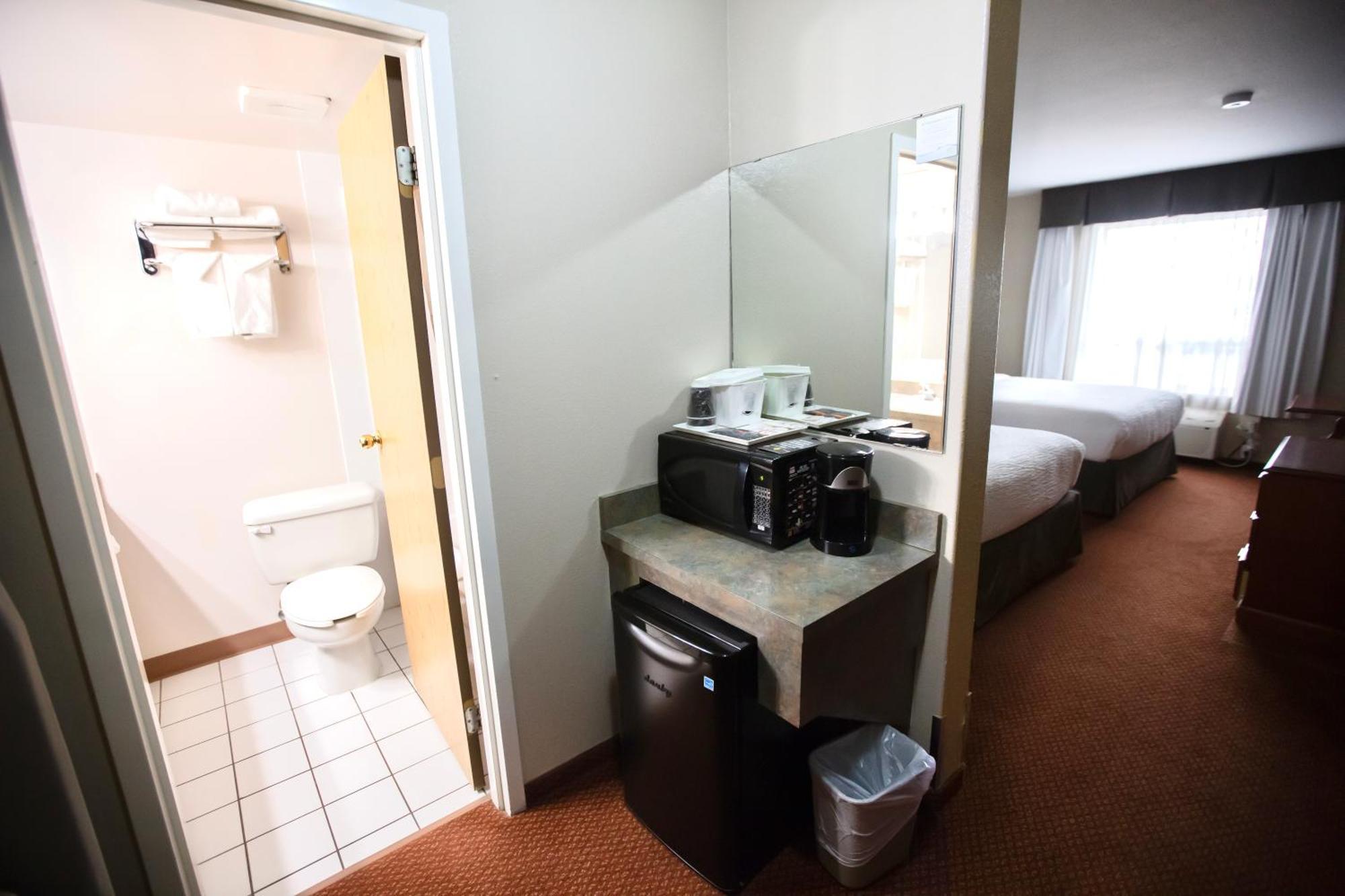 Hotel Super 8 By Wyndham Whitecourt Exteriér fotografie