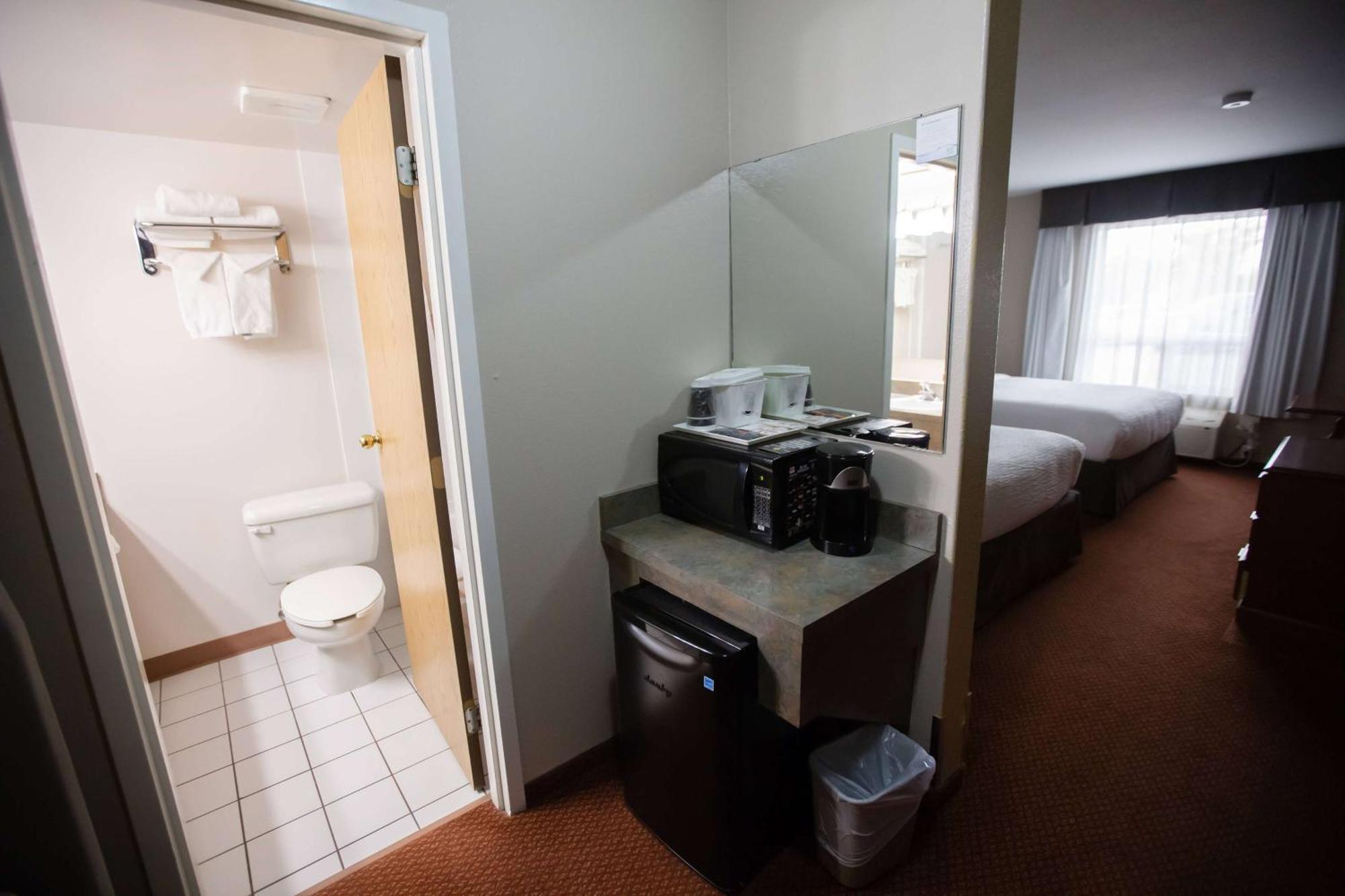 Hotel Super 8 By Wyndham Whitecourt Exteriér fotografie