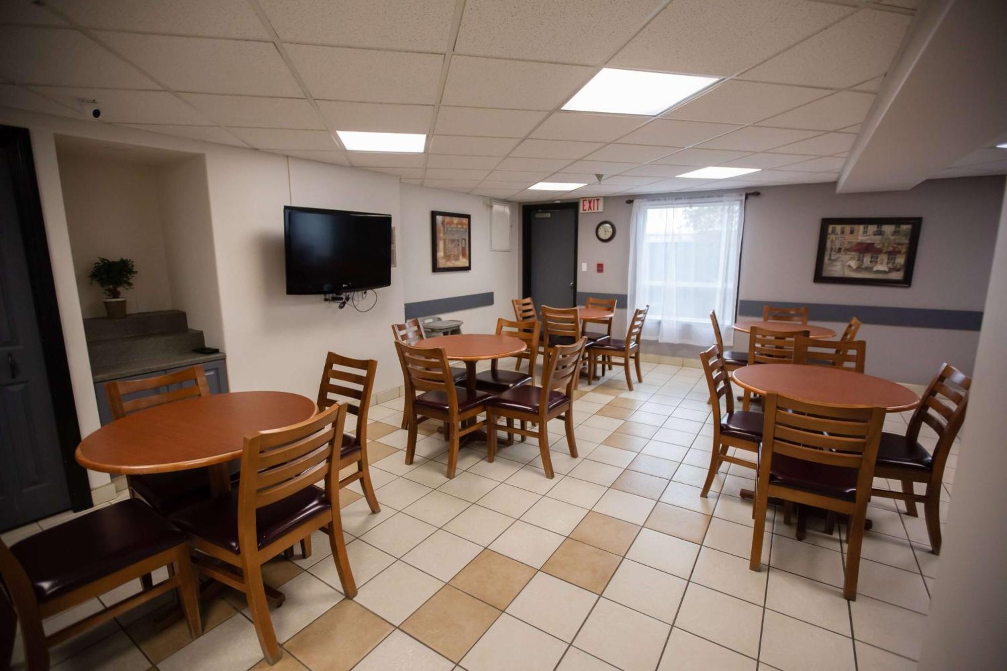 Hotel Super 8 By Wyndham Whitecourt Exteriér fotografie